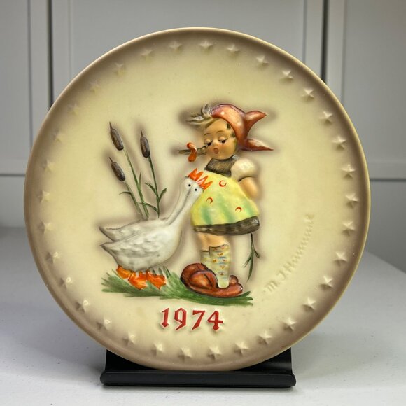 M.J. Hummel 1974 Annual Plate Goose Girl By Goebel 7.5" Decorative Collectible - Picture 6 of 8